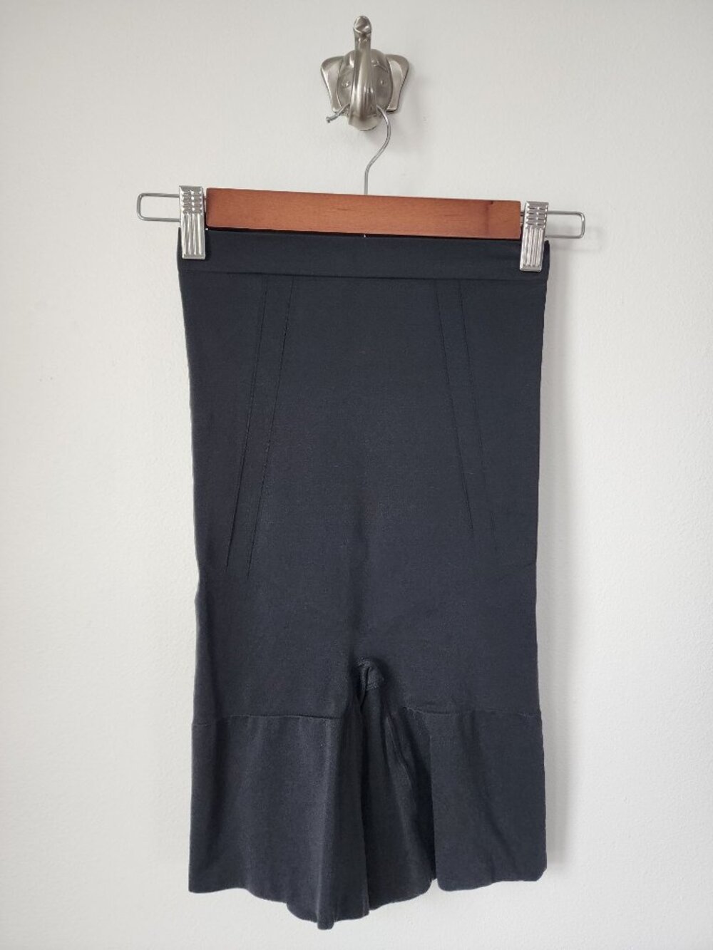 Spanx Oncore black high waisted mid thigh slimming shorts M